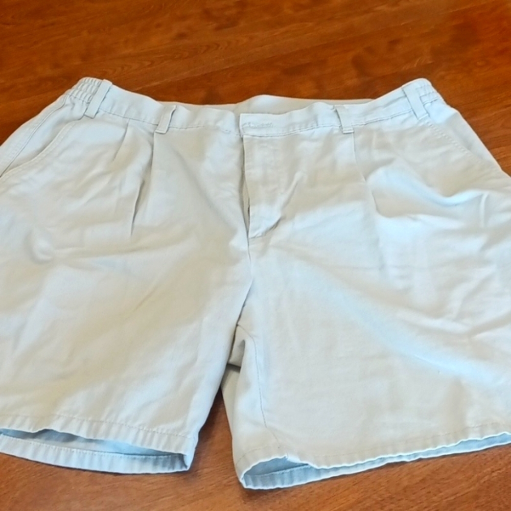 🌻3 for$12🌻Men's Khaki shorts size 40